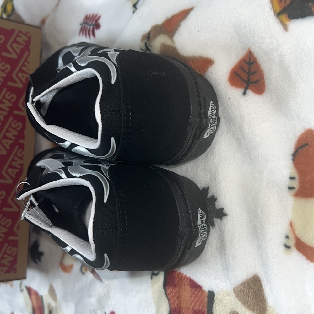 Brand new Vans - Picture 4 of 8